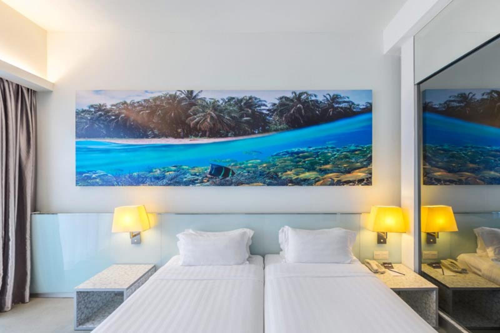 Twin-bed guest room at Vivatel Kuala Lumpur with blue accents